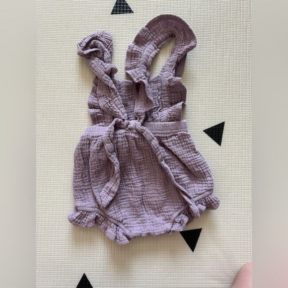 Boutique|Baby girl pastel lavender Ruffled Romper,gauze cotton•Boho beachy style - Picture 3 of 5
